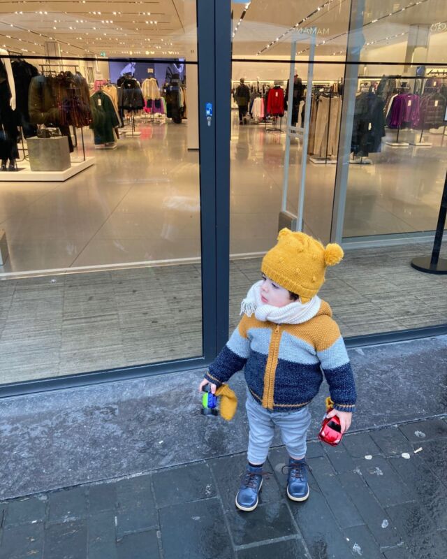 Charbel aan het shoppen met moeders voordat maandag de winkels officieel in lockdown gaan.