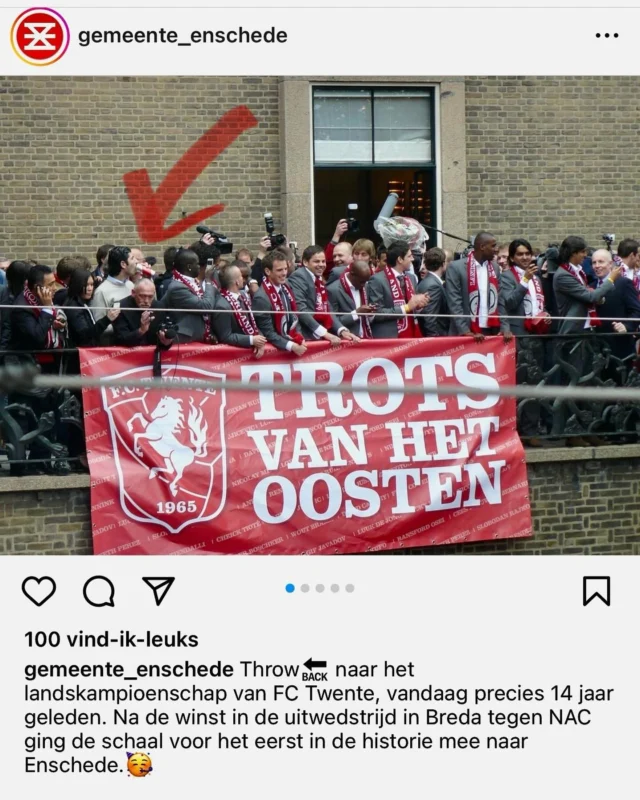 Herinneringen aan een legendarisch moment: 14 jaar geleden stond ik op het bordes van de gemeente Enschede tijdens de huldiging van FC Twente. Een onvergetelijk moment dat de passie en trots van de club en de stad perfect weerspiegelde. #FCtwente #Enschede #LegendarischMoment