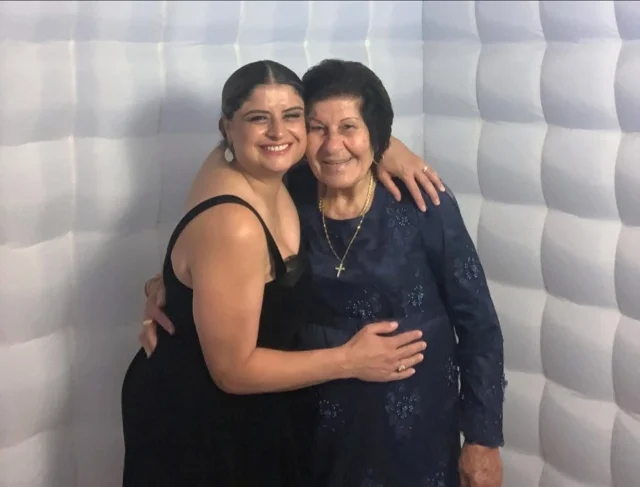 Op deze Moederdag wil ik stilstaan bij twee vrouwen die een onmisbare rol spelen in mijn leven.

Mijn moeder – sterk, wijs, talentvol, liefdevol – die mij heeft grootgebracht met hart en ziel.

En mijn vrouw Sara – hartelijk, scherpzinnig, vol leven en altijd met aandacht voor anderen – die onze zonen met zoveel liefde, zorg en geduld begeleidt.

Jullie zijn de stille kracht achter alles wat echt telt.
Dank voor wie jullie zijn, elke dag opnieuw.

#Moederdag #LiefdevolleVrouwen #Dankbaar